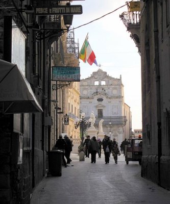 Aproaching Piazza Duomo, Ortigya