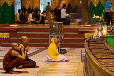 Shwedagon at dawn....