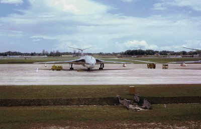 RAF Victor  Tengah.jpg