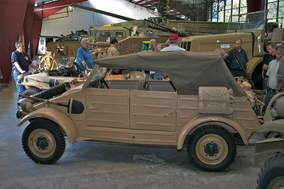I found these four shots on the internet. Very cool pictures of the Kubelwagen.