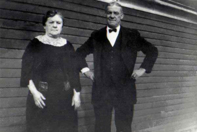 Isaac Justin Robinson (1858-1931) & Clarinda E. [Smith] Robinson (1862-1933). An original copy of this photograph is in possession of Salena Marie [Robinson] Mann.