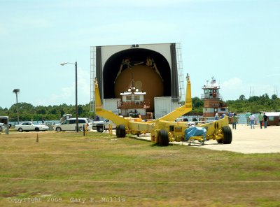 The main fuel tank has just arrived. It will be placed on the trailer in foreground.jpg