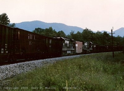 Mid train radio units on a coal drag.jpg