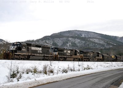 This train is still a favorite for the older power it runs with.jpg