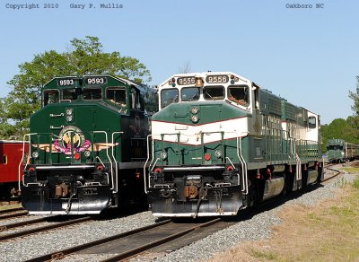 Two different paint schemes at Oakboro.jpg