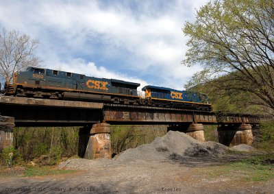 A pair of GEVOs head east over the BO bridge at Kessler.jpg