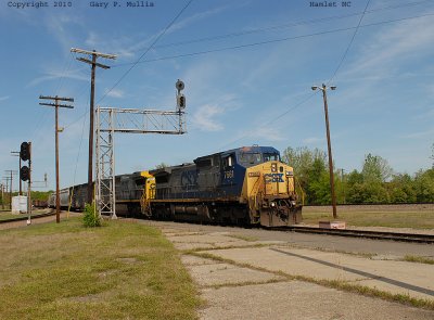 A southbound leaves Hamlet.jpg