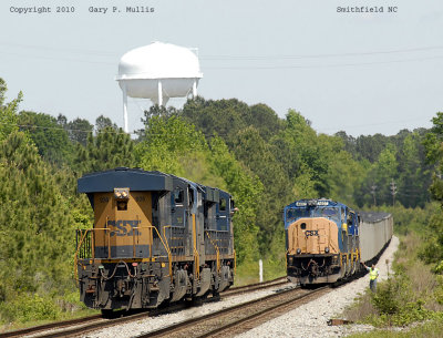 Crew members wave to each other at Smithfield.jpg
