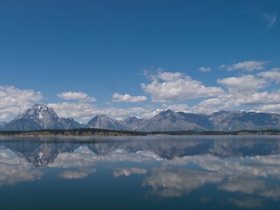 Info: I don't get to take shots of mountains much, we just don't have that many here in Texas so when I got the chance I went nuts.

This was taken leaving the Grand Tetons National Park on my trip to Yellowstone this summer.

 

