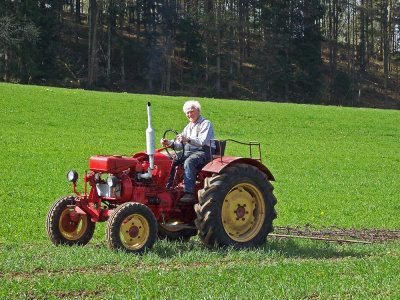 Porsche tractor form the 50's at work