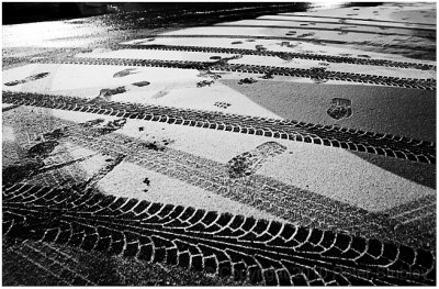 Wide angle tire tracks.