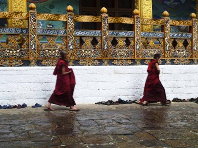 Monks rushing to the temple