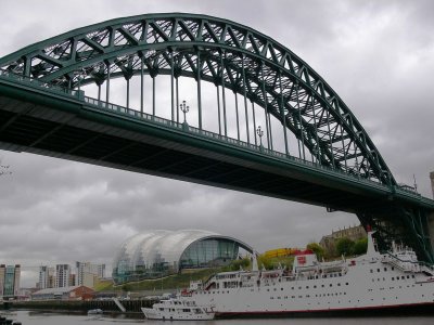 The Tyne Bridge with the Tuxedo Princess floating nightclub and the Sage