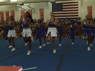 2007_1101FootballCheering0013.JPG