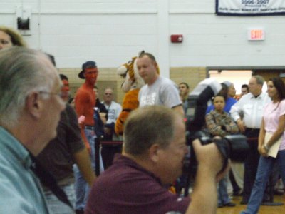 2007_1101FootballCheering0084.JPG