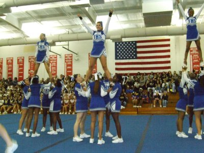 2007_1101FootballCheering0106.JPG