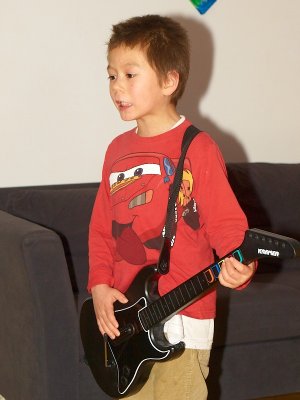 2009-11-23 Oliver plays guitar hero