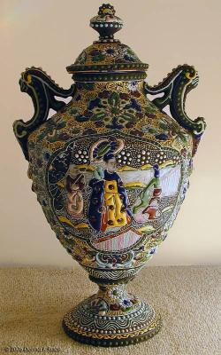 Moriage Vase/Urn