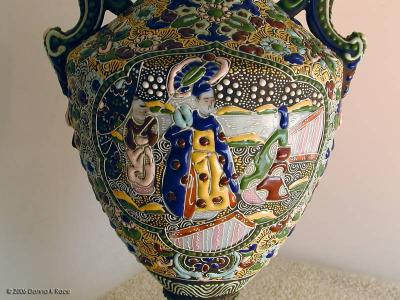 <b>Moriage Vase/Urn ~ Center</b>