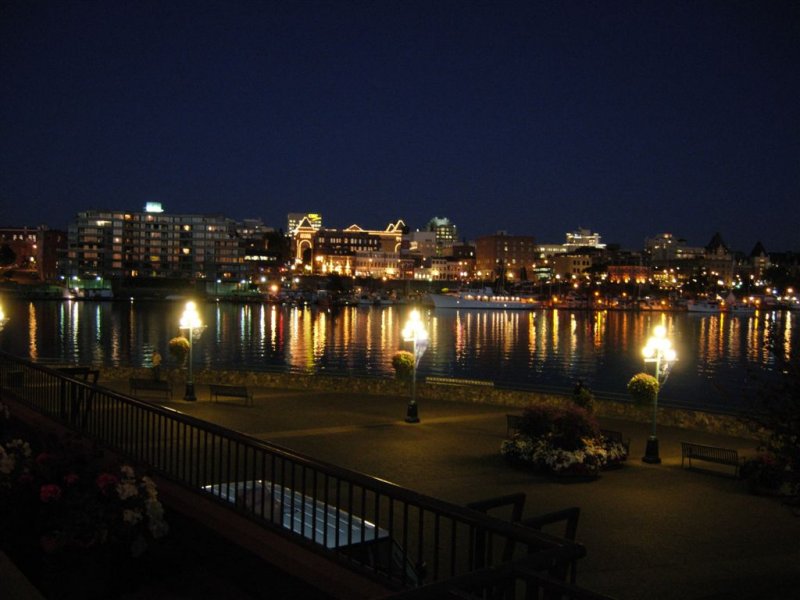 32-Victoria at night-DSCN1125.jpg