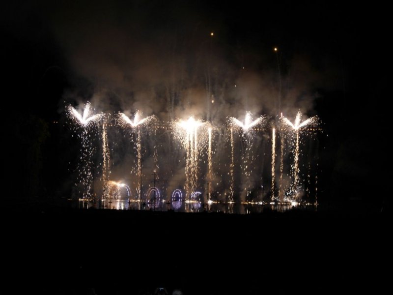 43Butchart Gardens-Fireworks-DSCN1243 (1).jpg
