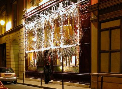 Paris Dec_2005 122_grandcolbert.jpg<br>Moi!<br> Outside the Grand Colbert