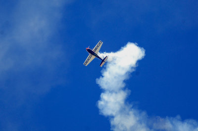 Geico Stunt plane at top of hammerhead