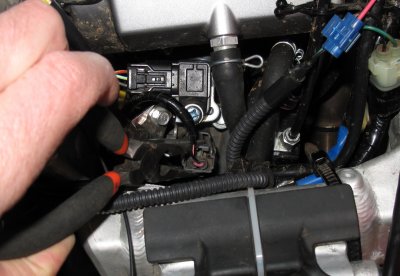Disconnecting Fuel Injection Connector