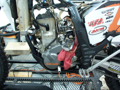 KTM 250XCF - Float Bowl Removed