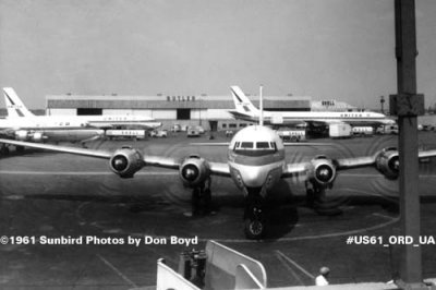 1961 - United DC-6 starting to leave the gate airline aviation stock photo #US61_ORD_UA