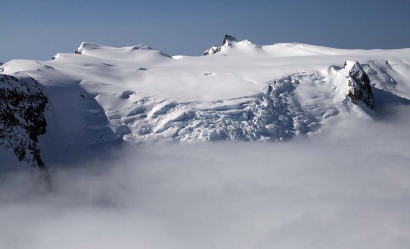 Whitemantle Range: Wahkash Pk & Brew Glacier <br> (WMantle1-050908-_0027.jpg)