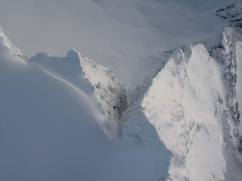 Whitehorse, View Down E Face Couloir & SE Ridge <br>(Whitehorse012206-32adj.jpg)