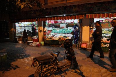 Vegetable Market At Night  (c7x2-040510-141.jpg)