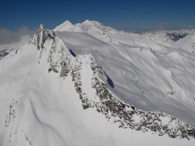 Clark Mt & Walrus Glacier, View W (DakobedTenPks031206-028adj.jpg)