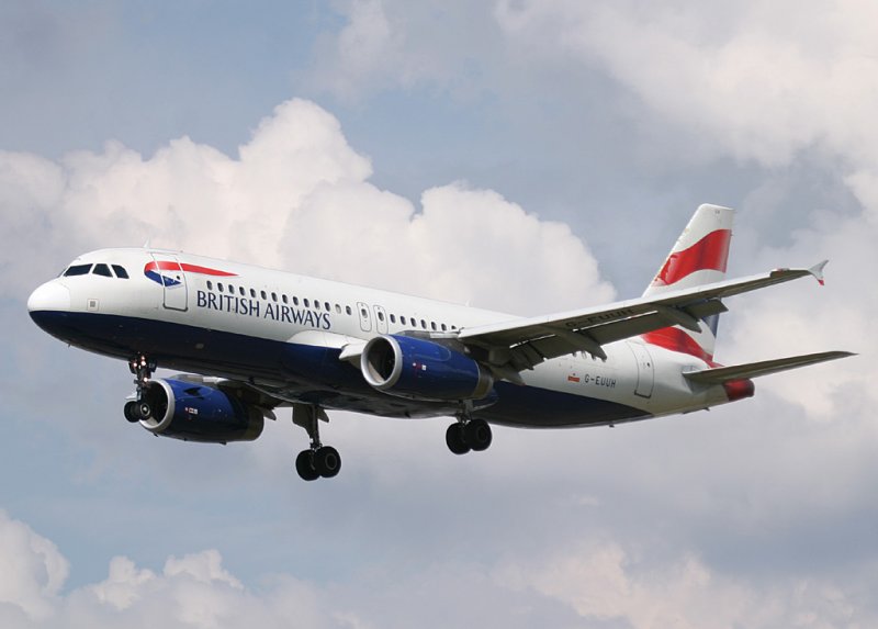 BA A-320 approaching LHR 27L