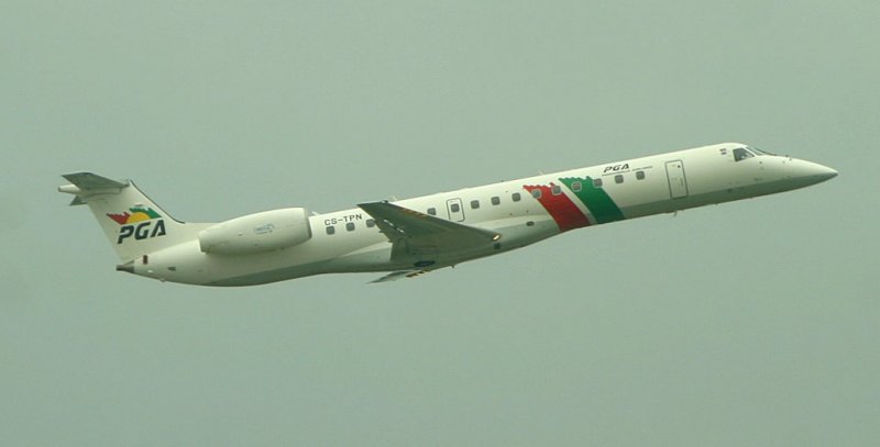 PGA ERJ taking off from BCN RWY 25L