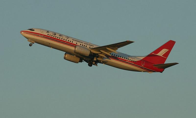 Shanghai Airlines 737-800, nicely lit up by the setting sun, July 2004