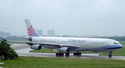 China Airline A-340 slowly taxi to its gate at SGN