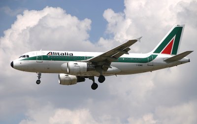 Alitalia A-319 approach LHR 27L