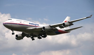 The daily afternoon arrival of Malaysian 747-400 approaching LHR