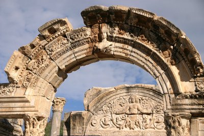 Broken arch, Temple of Hadrian