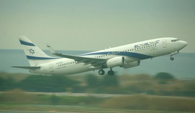 El Al B-737-800 taking off from BCN