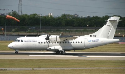 Air Arann ATR-42 taxi to its stand at LCY