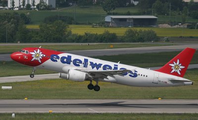 Edelweiss A-320 taking off from ZRH RWY 16