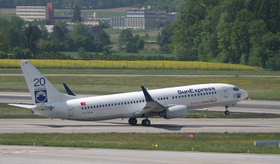 Sun Express 737-800 taking off from ZRH RWY 10