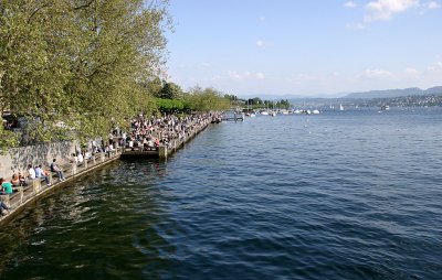 Crowd enjoy a sunny afternoon along the shore of Lake Zurich