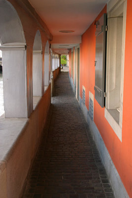 A narrow lane