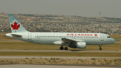 Air Canada A320 in ACs mid-2000 livery
