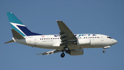 WestJet 737-600 on finals toward YYC