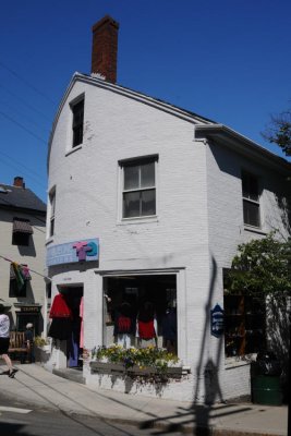 Round front building